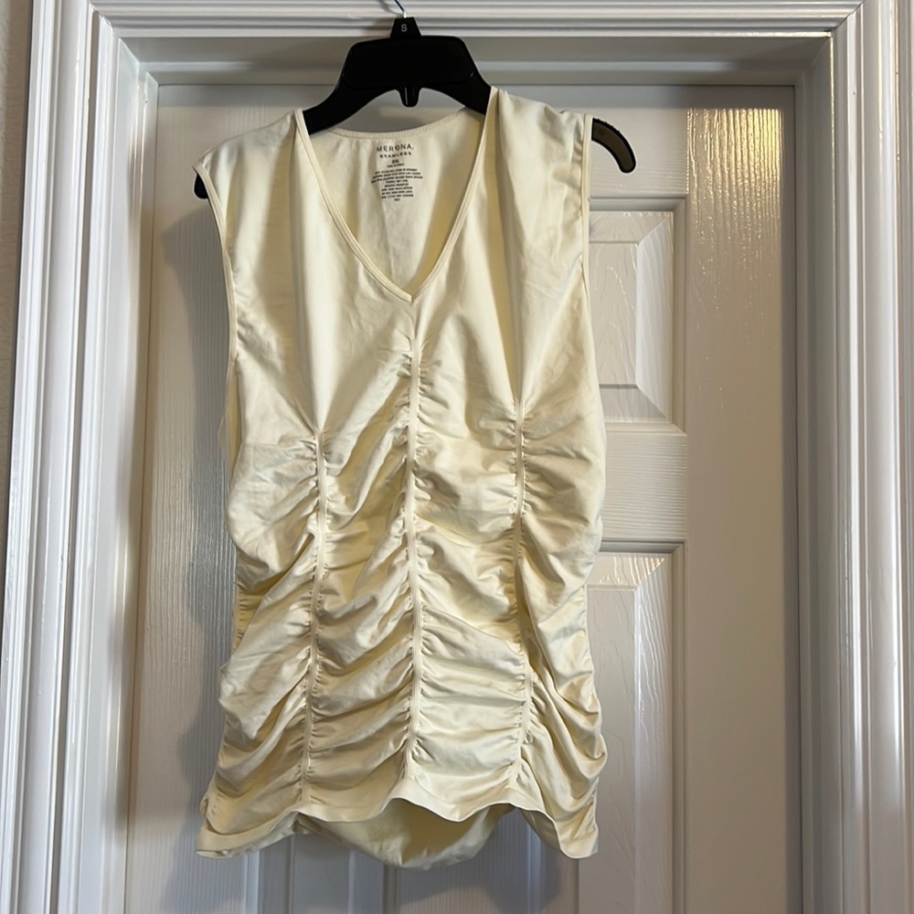 Woman’s Merona cream ruffled sleeveless top, Size XXL